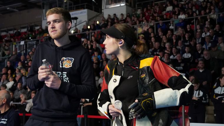 Foto: DSB / Ein wichtiger Faktor für Anna Janßen: Die sprichwörtlich familiäre Atmosphäre der SSG Kevelaer, hier mit Bruder und Trainer Simon Janßen.