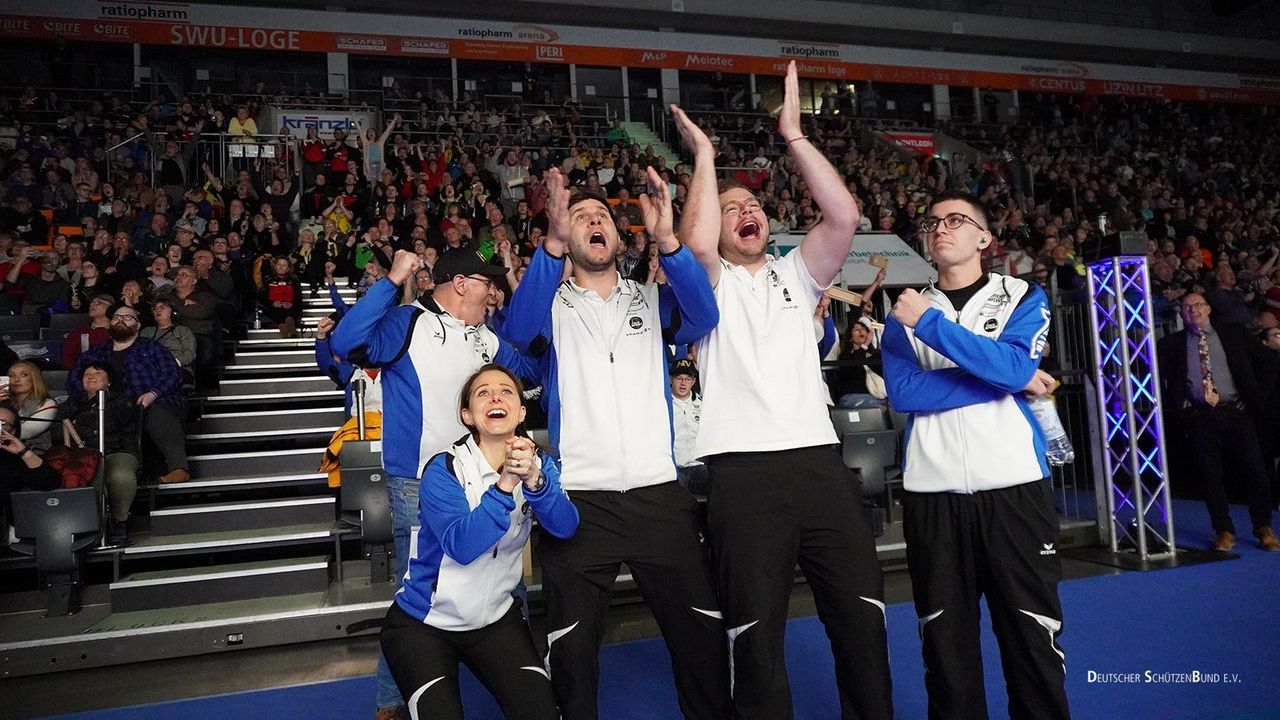 Foto: DSB / So sah es 2024 aus: Das Luftpistolenteam des SV Kelheim-Gmünd im Moment des Titelgewinns. Gelingt den Bayern in Rotenburg der Hattrick?