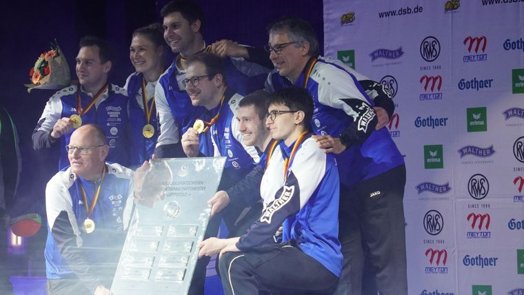 Foto: DSB / Glänzend! Die Pistolenschützen des SV Kelheim-Gmünd gewannen zum sechsten Mal den Meisterspiegel.