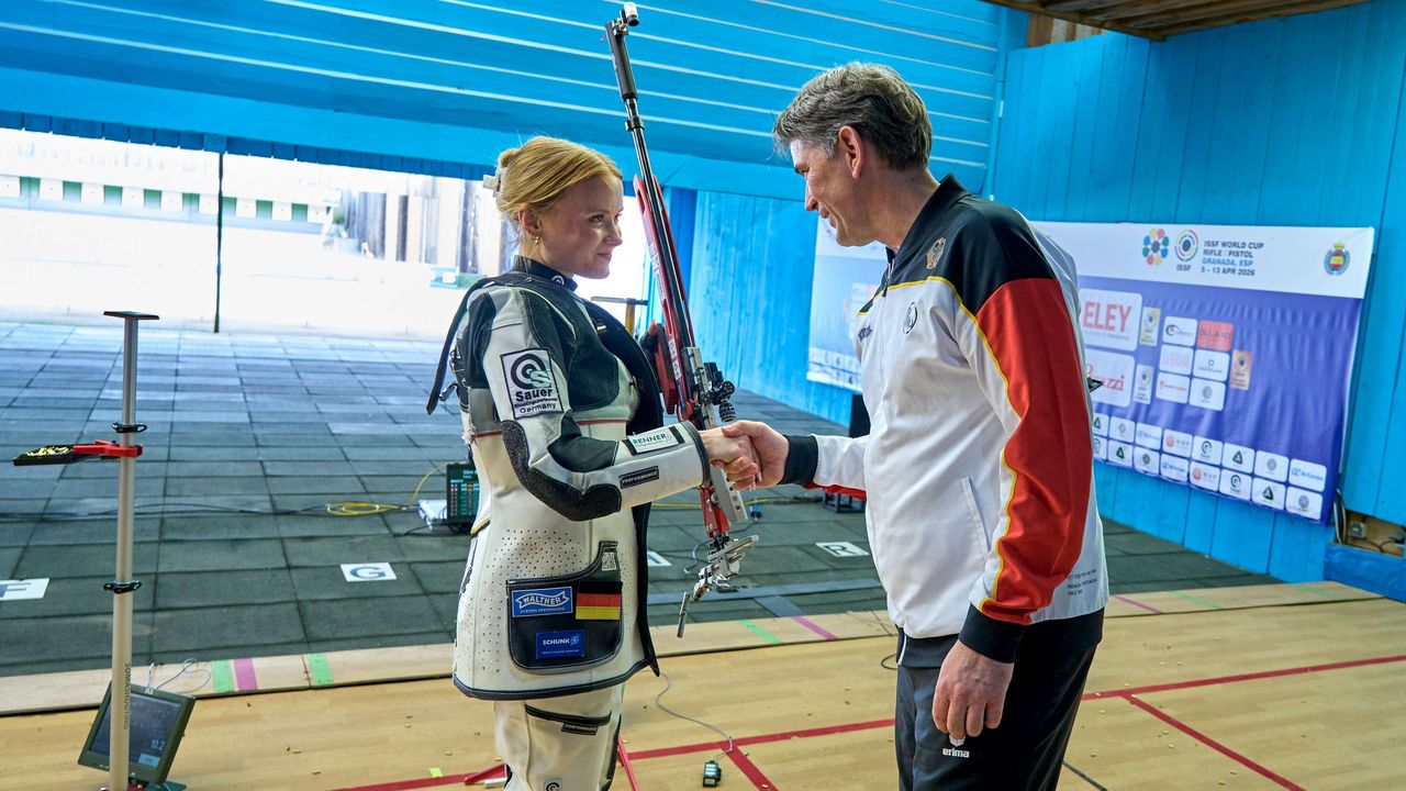 Foto: ISSF / Gratulation zu den zuletzt erzielten großen Erfolgen und in Kürze Gratulation zum Geburtstag: Nele Stark feiert in München ihren 23. Geburtstag und wird dann sicherlich von Bundestrainer Wolfram Waibel erneut Glückwünsche entgegennehmen.