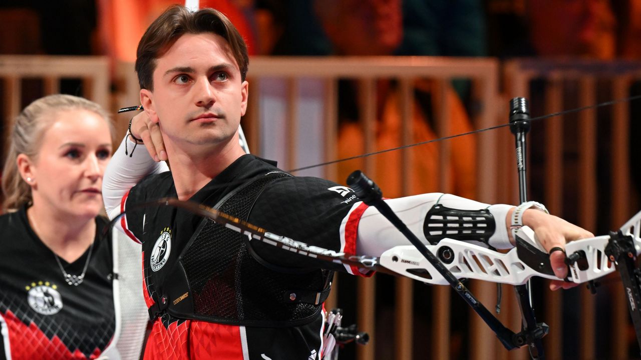 Foto: Eckhard Frerichs / Müssen schnell von 18m in der Halle auf 70m im Freien umstellen: Moritz Wieser und Katharina Bauer.