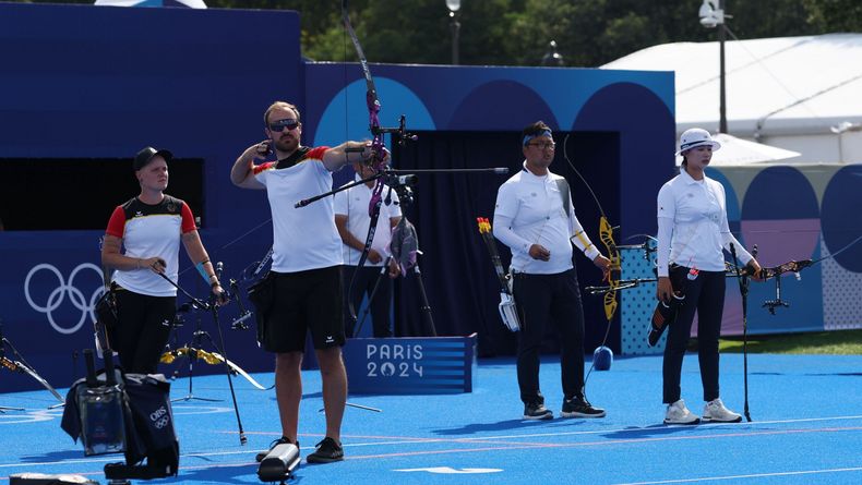 Foto: World Archery / Im Goldfinale bei den Olympischen Spielen in Paris 2024 Seite an Seite, beim Bundesligafinale in Wiesbaden 2025 Gegner.