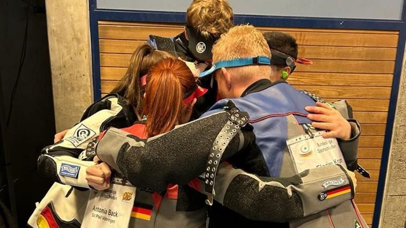 Foto: Vöhringen / Präsentierten sich einmal mehr als eingeschworene Einheit: Der SV Pfeil Vöhringen Foto: Vöhringen / Präsentierten sich einmal mehr als eingeschworene Einheit: Der SV Pfeil Vöhringen