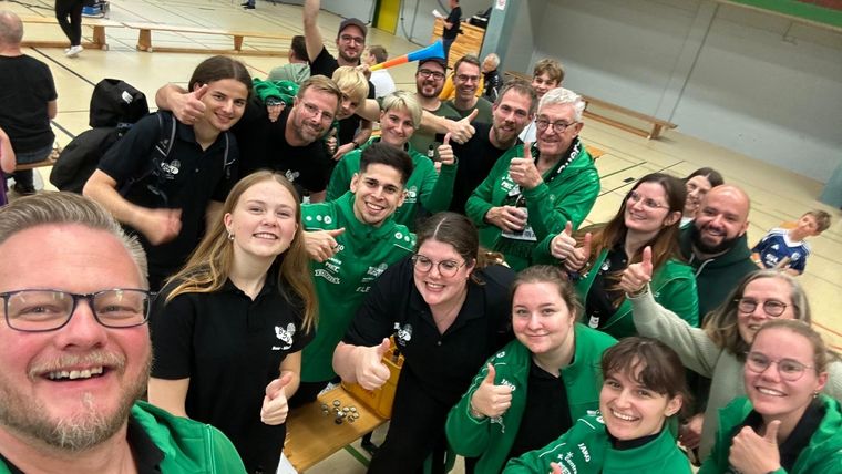 Foto: Buer-Bülse / Daumen hoch für den BSV Buer-Bülse. Der Klub aus dem Ruhrpott siegte zum Auftakt doppelt.