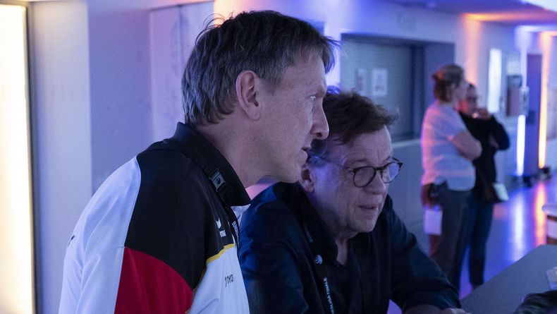 Foto: Eckhard Frerichs / Bundestrainer Oliver Haidn, hier im Gespräch mit Béla Réthy, erwartet eine spannende EM-Qualifikation.