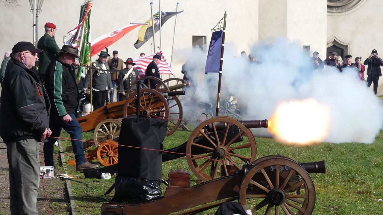 Foto: LVSA / Tradition lebt beim Landesschützentag, wie hier mit der Landesböllerbatterie 2023 in Wittenberg.