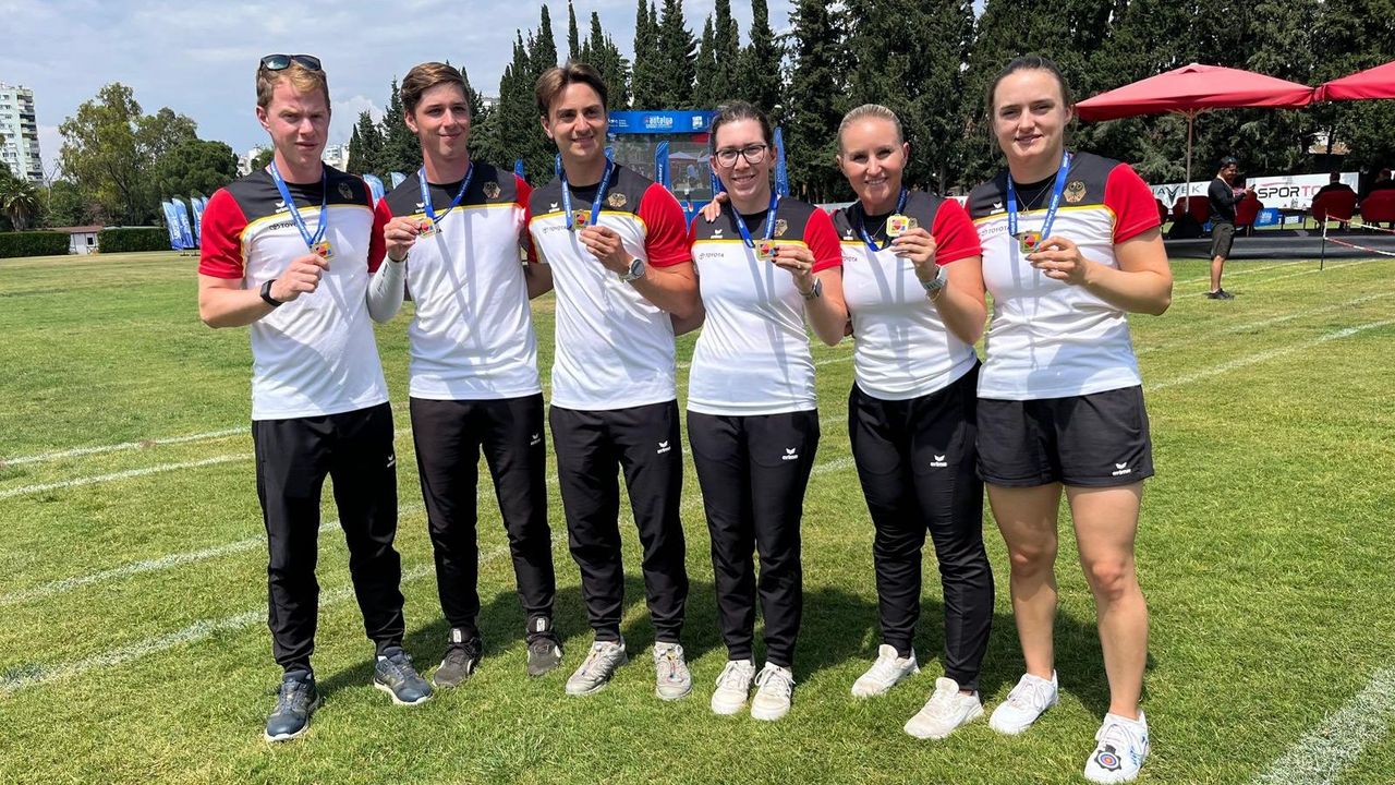 Foto: DSB / Zwei Teams, zwei Europameister, sechs Mal Gold für v.l. Mathias Kramer, Jonathan Vetter, Moritz Wieser, Elisa Tartler, Katharina Bauer und Charline Schwarz.