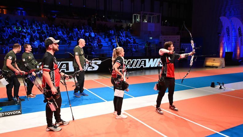 Foto: Eckhard Frerichs / Im Goldfinale lieferte die FSG Tacherting mit Felix Wieser, Katharina Bauer und Moritz Wieser (v.l.) eine bärenstarke Vorstellung gegen Überraschungs-Finalist SV Dauelsen. Foto: Eckhard Frerichs / Im Goldfinale lieferte die FSG Tacherting mit Felix Wieser, Katharina Bauer und Moritz Wieser (v.l.) eine bärenstarke Vorstellung gegen Überraschungs-Finalist SV Dauelsen.